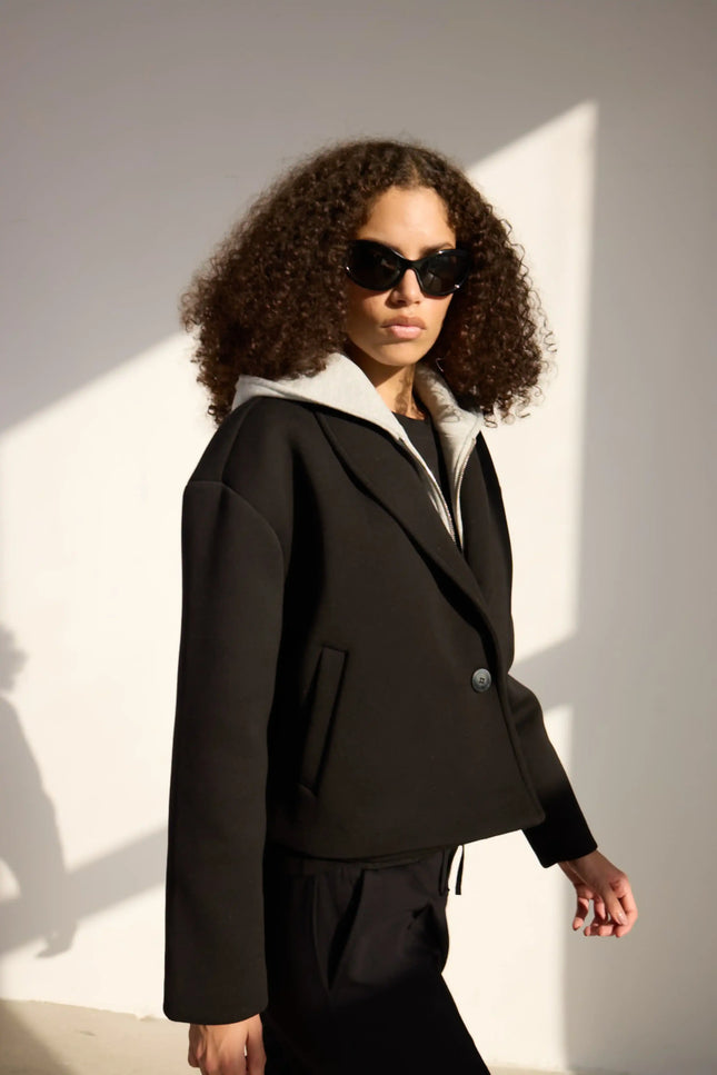 Kapüşonlu Siyah Ceket