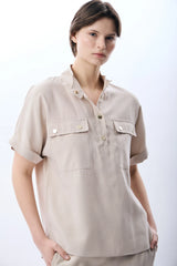 Açık Yaka Metal Düğmeli Gömlek