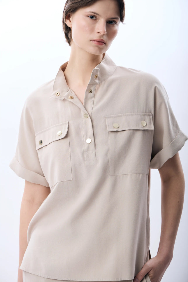 Açık Yaka Metal Düğmeli Gömlek