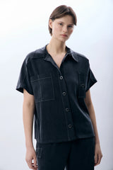 Kısa Kollu Kapak Cep Detaylı Gömlek