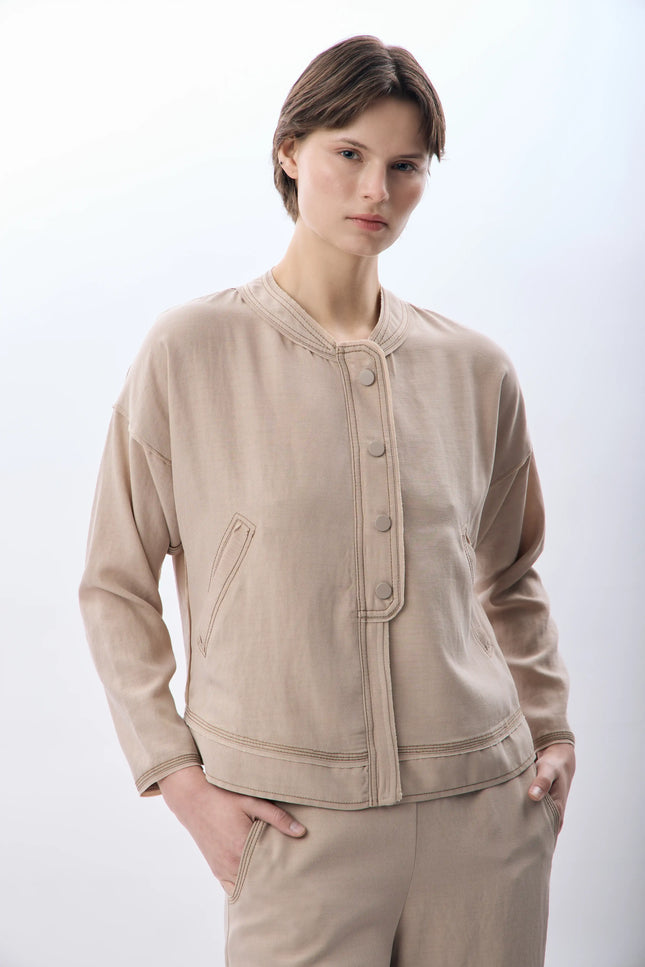 Hakim Yaka Düğmeli Kısa Ceket