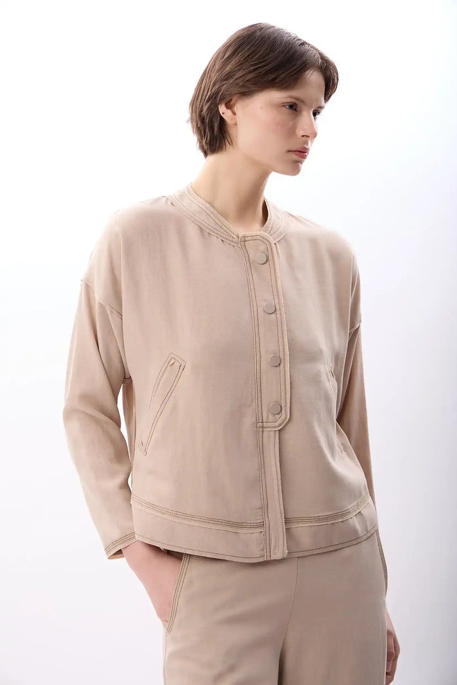 Hakim Yaka Düğmeli Kısa Ceket