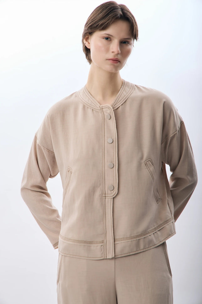 Hakim Yaka Düğmeli Kısa Ceket