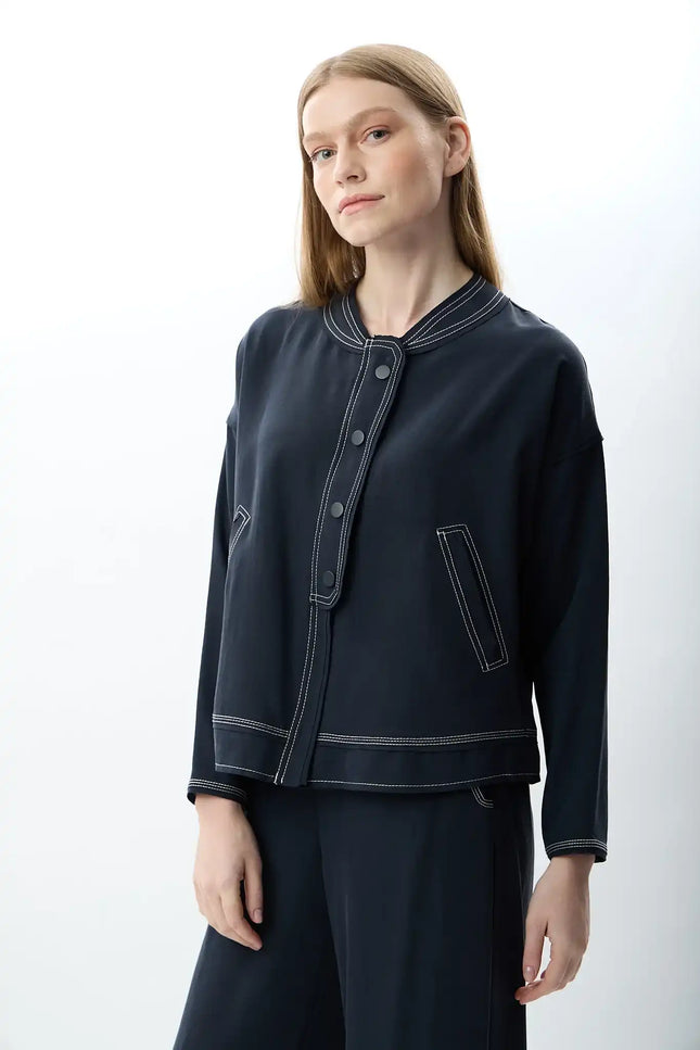 Hakim Yaka Düğmeli Kısa Ceket