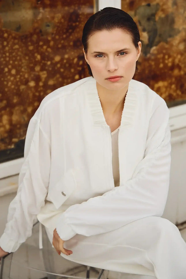 Büzgülü Kol Fermuarlı Bomber Ceket (Beyaz)