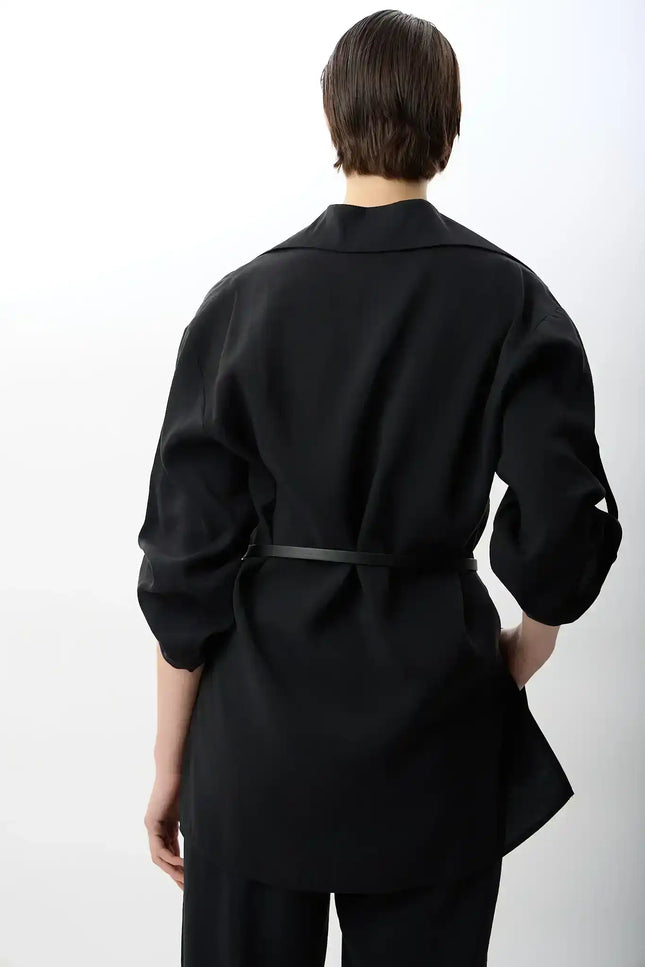 Yırtmaç Detay Kemerli Gömlek (Siyah)