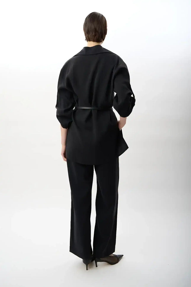 Yırtmaç Detay Kemerli Gömlek (Siyah)