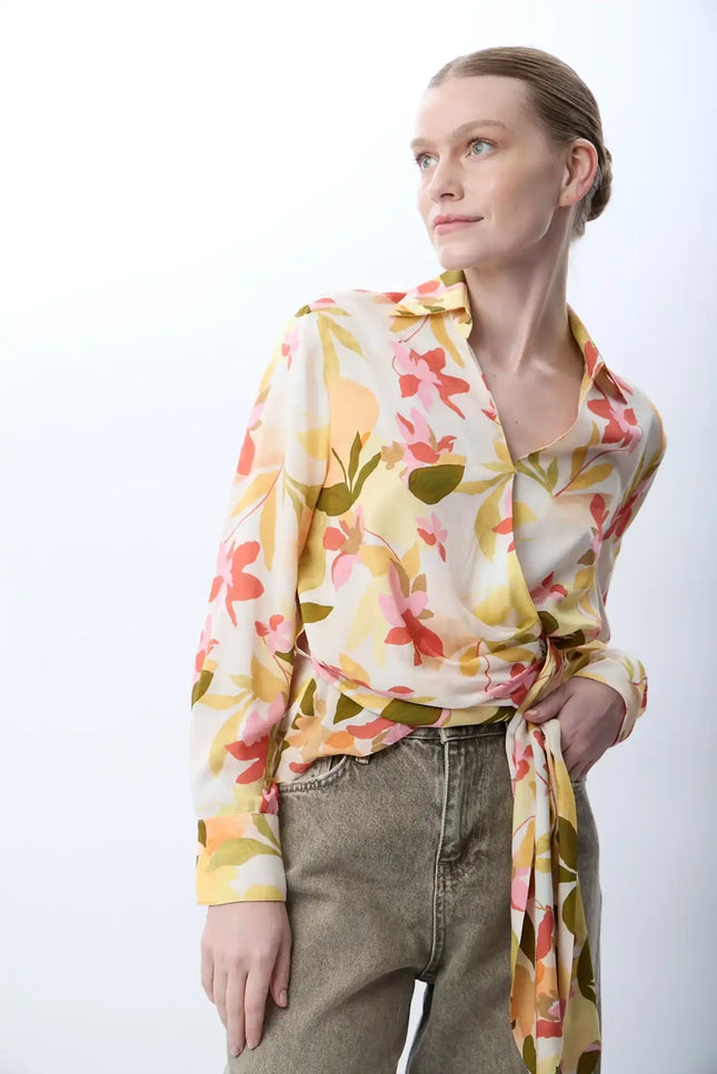 Kruvaze Yaka Çiçekli Bluz (Desenli)