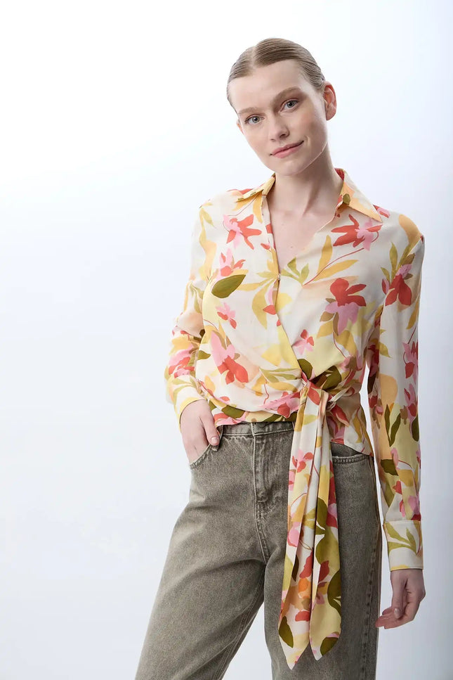 Kruvaze Yaka Çiçekli Bluz (Desenli)