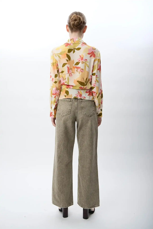 Kruvaze Yaka Çiçekli Bluz (Desenli)
