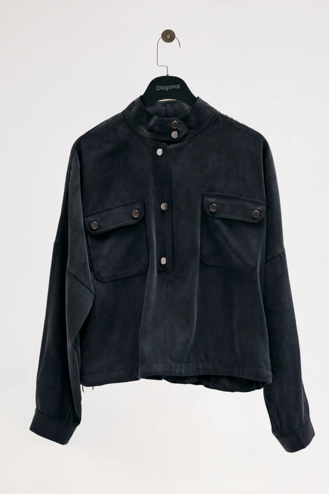 Metal Düğmeli Siyah Bluz