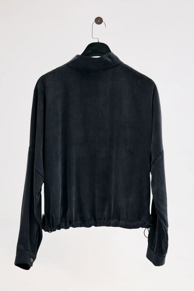 Metal Düğmeli Siyah Bluz