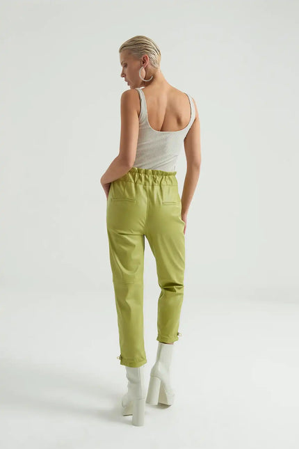 Beli Lastikli Büzgülü Deri Pantolon